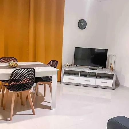 Vue 360°, Paris, Parking Apartment