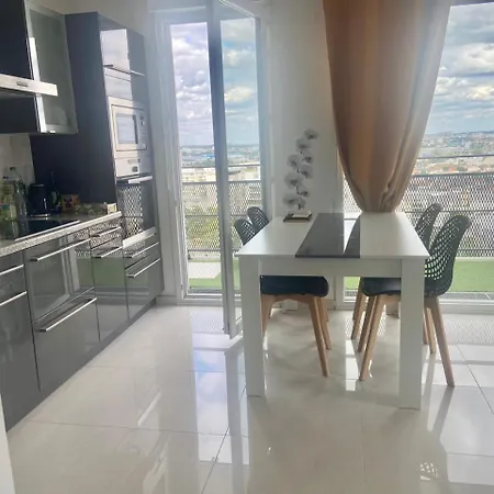 Vue 360°, Paris, Parking Apartment *